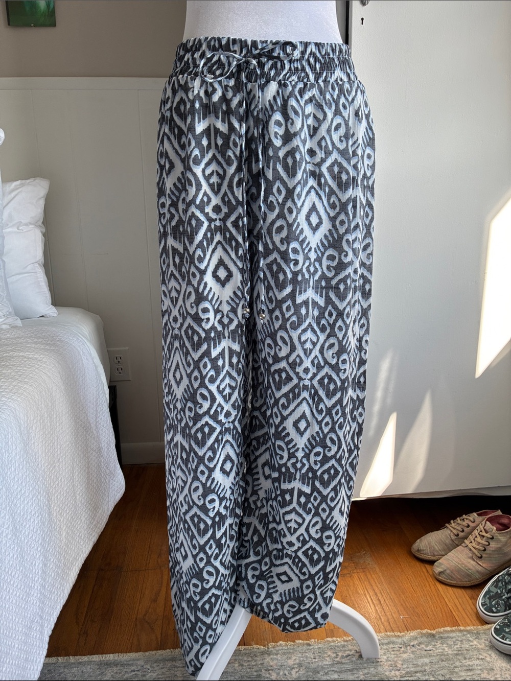 NWOT Mlle Gabrielle Blue, Gray & White Wide-Leg Pull-On Pants, Fully Lined, M.